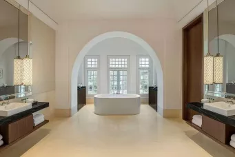 suite-bath.jpg