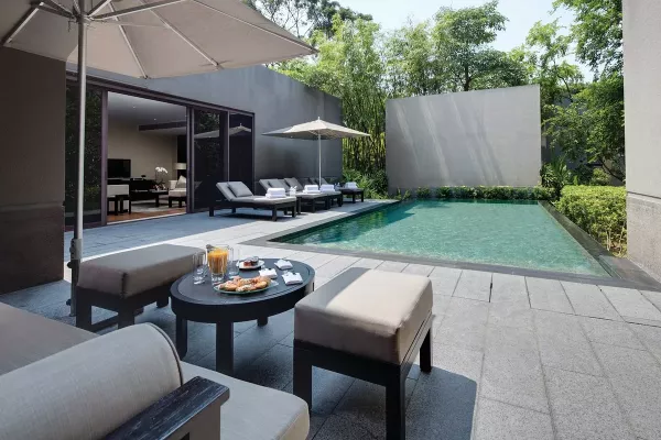 contemporary-manor-poolside.jpg