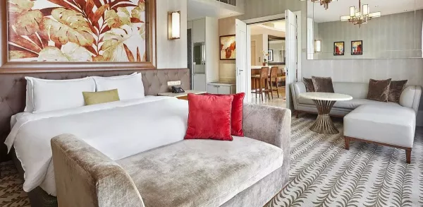 resorts-world-sentosa DELUXE SUITE BEDROOM.jpg