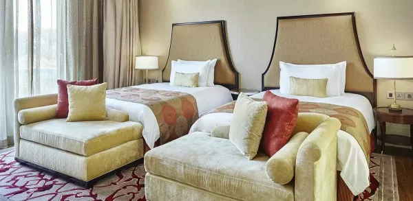 merlion suite bedroom twn.jpg