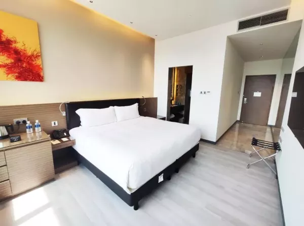 Mint Premier with Skyline Lounge access `1.jpg