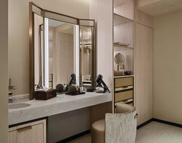 SANDS PREMIER SUITE BATHROOM CITY MBS.jpg