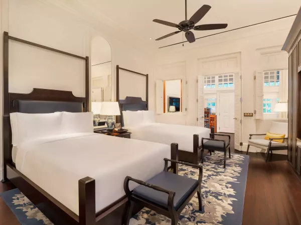 COURTYARD SUITE BEDROOM DBL.jpg