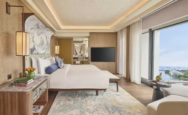 PRESIDENTIAL SUITE  BEDROOM MO  .jpg