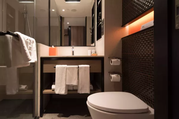 Hotel Jen Tanglin Club Room Bathroom.jpeg