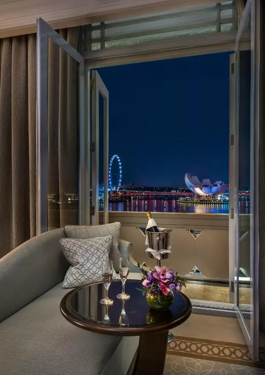 MARINA BAY VIEW ROOM FULLERTON BAY 2.jpg