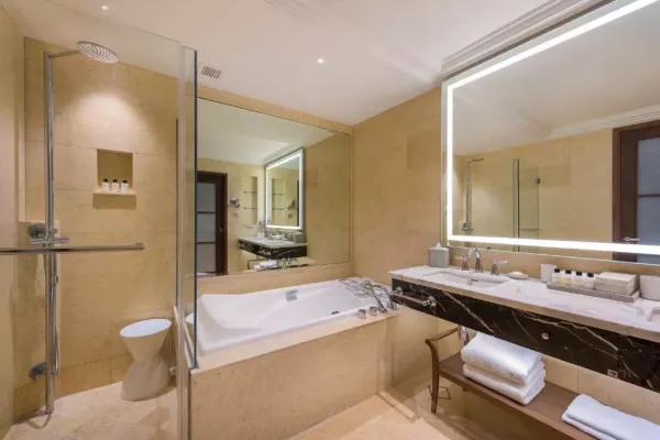 loft suite bathroom.jpg