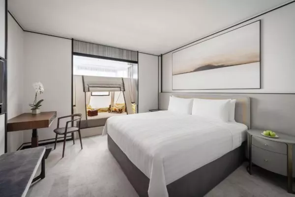 DELUXE FAMILY ROOM.jpg