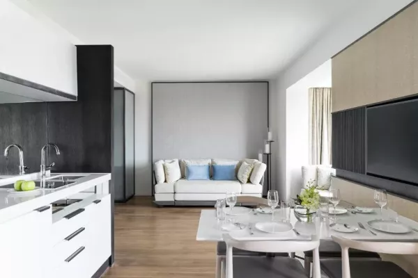 HORIZON CLUB JUNIOR SUITE LIVING ROOM.jpg