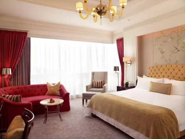 Penthouse King Room 3.jpg