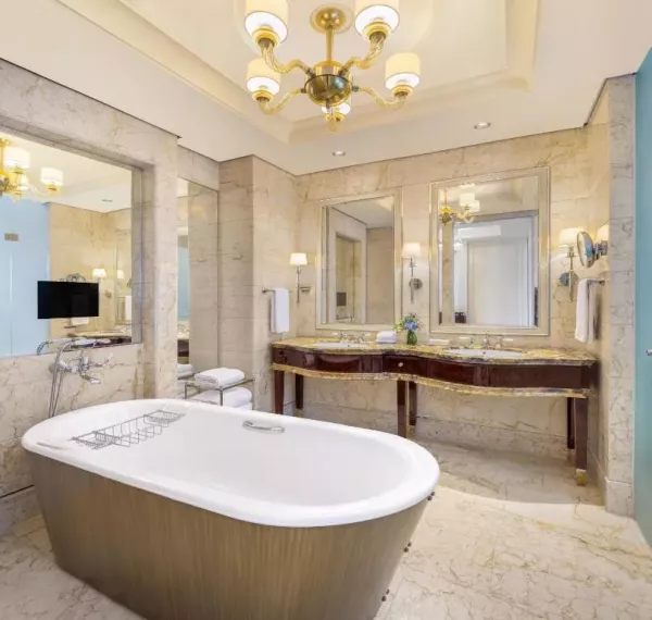 Penthouse King Room 2.jpg