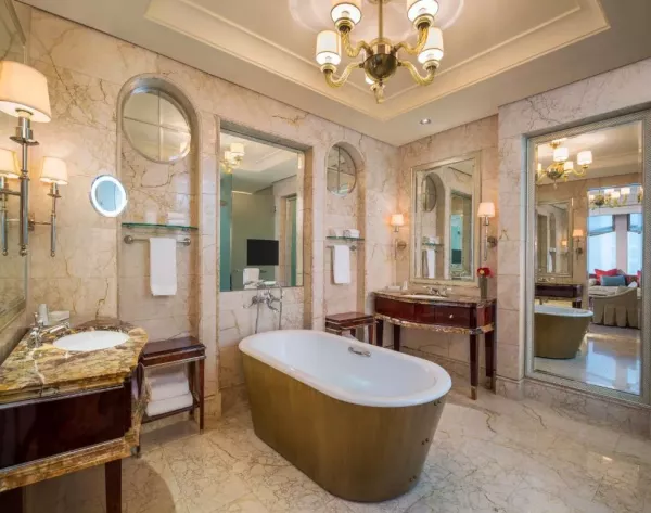 Executive Deluxe King Room 3.jpg