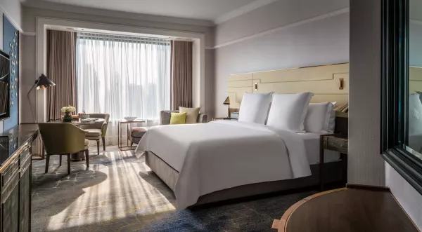 DELUXE ROOM FOUR SEASONS.jpg